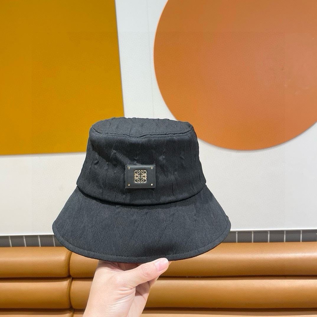 Loewe Caps